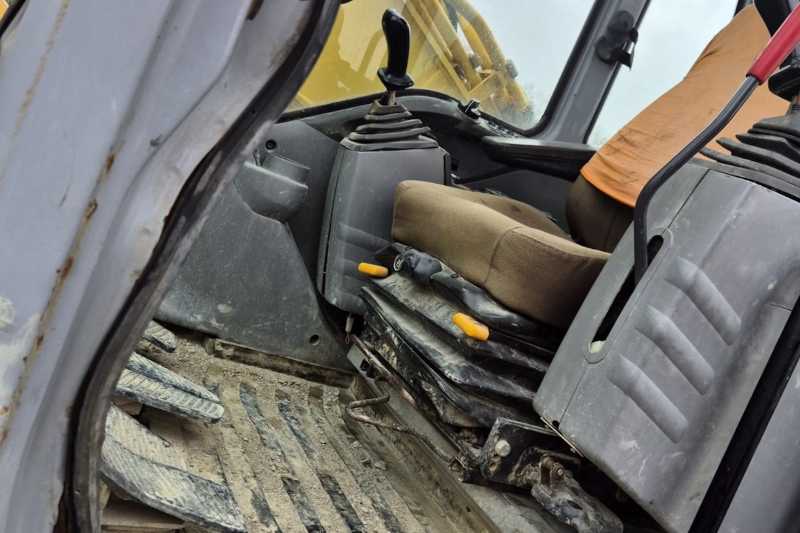 OmecoHub - Immagine NEW HOLLAND E215